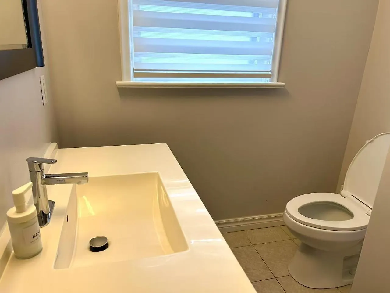 Finch Subway Room With Desk Light Queen Bed Near 401 Toronto 0*,